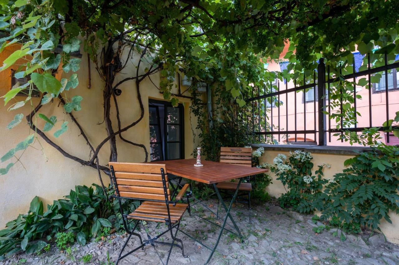 Casa Josef Bacon - La Strada - Aparthotel Sighisoara Ngoại thất bức ảnh